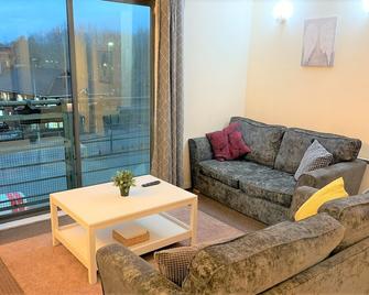 Mosh Homes 01 - Salford - Living room