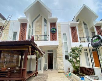 Villa Permata Adem Ayem - Malang - Building