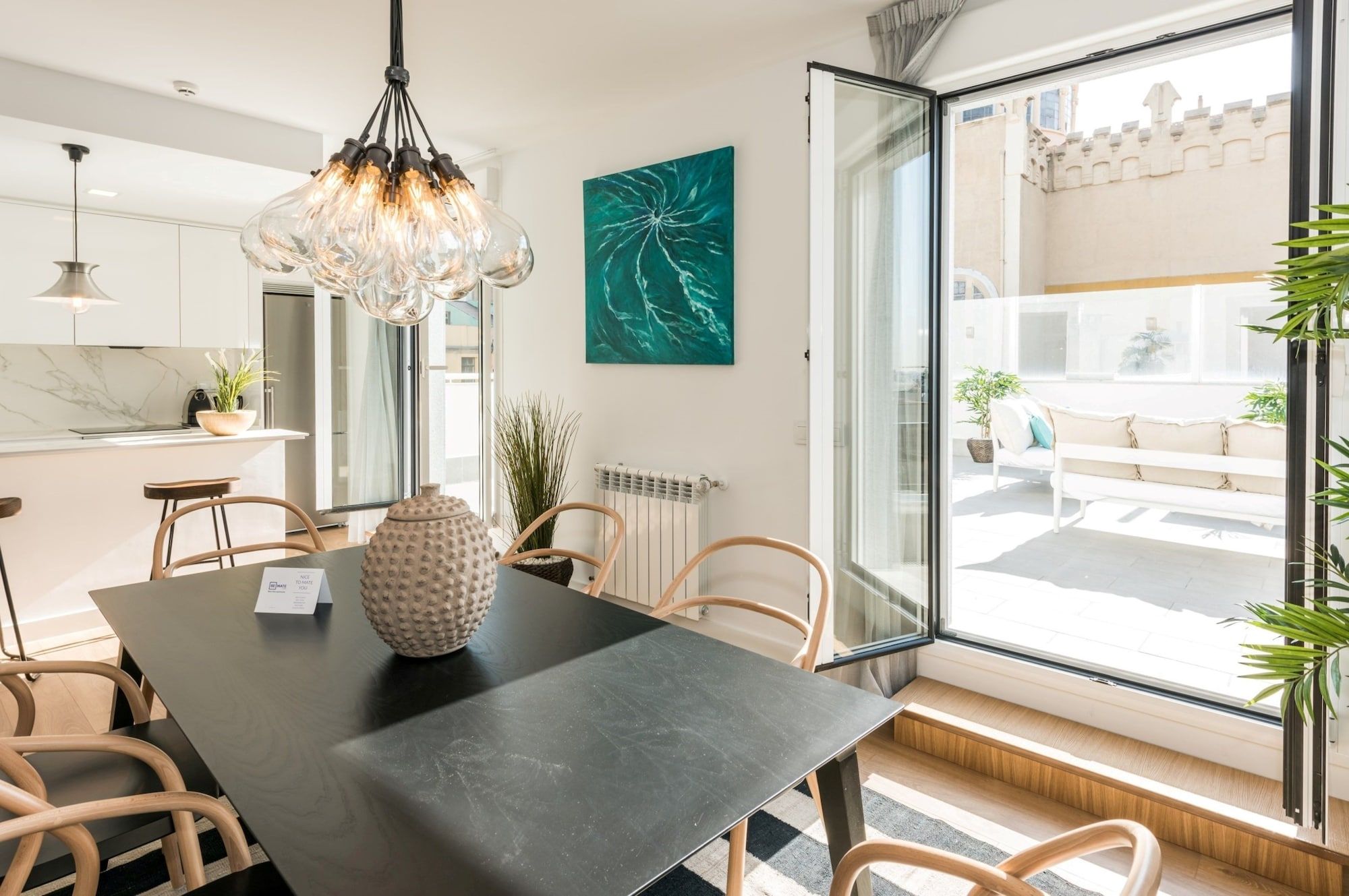 بلازا دي إسبانا سكاي لاين - مدريد - غرفة طعام