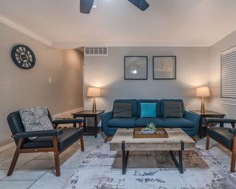 Beautiful Apartment At The Botanical Gardens #1 - San Antonio - Living room
