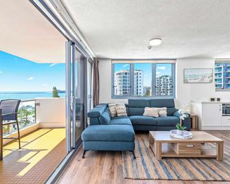 Northwind Beachfront Apartments - Mooloolaba - Living room
