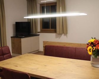 Tschirgantblick - Country house Eiter - Arzl im Pitztal - Jídelna