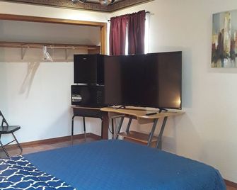 Great Bedroom in a Fantastic Neighborhood! - Brownsville