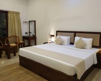 Sigiriya Cashew Palace Resort - Sigiriya - Bedroom