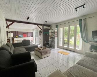 Belle Villa is At 15' from the Lagoon Poe - Bourail - Living room