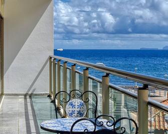 Machico Beach, a Home in Madeira - Machico - Varanda