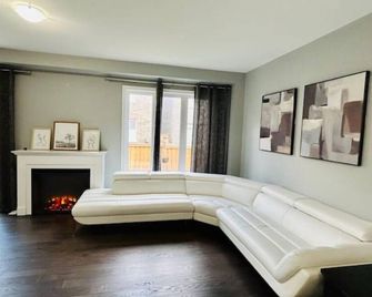 Private Room in Brampton- Room 4 - Brampton - Living room