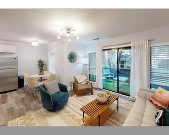 Beautiful Uptown Condo w/ 2BR/2Bath, by Mansion - Charlotte - Sala de estar