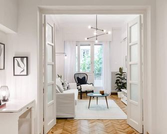 Classy & Charming 1bd Apartment In Kolonaki By Upstreet - Athen - Wohnzimmer