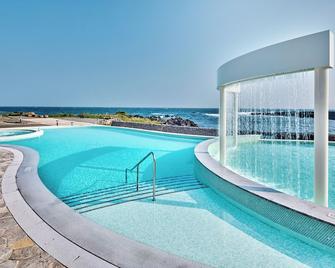 Shilla Stay Plus IhoTewoo Ocean Front - Jeju - Piscina