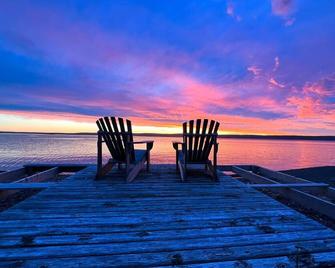 Lakeside Luxury Cottage & Hot Tub - West Bay