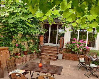 Hotel Hirsch - Rothenberg - Innenhof