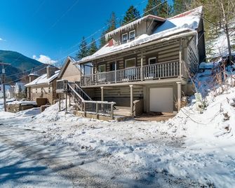 Where We Roam Log Cabin with Mountain Views - Kellogg - Building