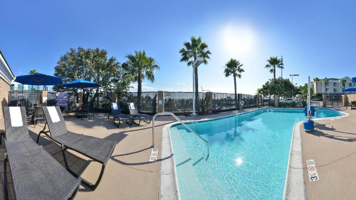 Holiday Inn Express & Suites San Diego Otay Mesa By IHG