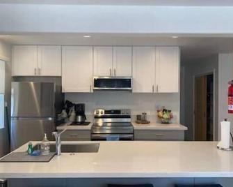 Charming, Cozy and Clean Tahoe Retreat - Incline Village - Kitchen