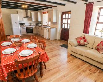 Ty Fferm - Newport - Dining room