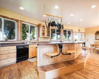 Entire River Ranch House, Mtn Views, Park City, Ski, Horses, Hot tub, 18 acres - Kamas - Bedroom