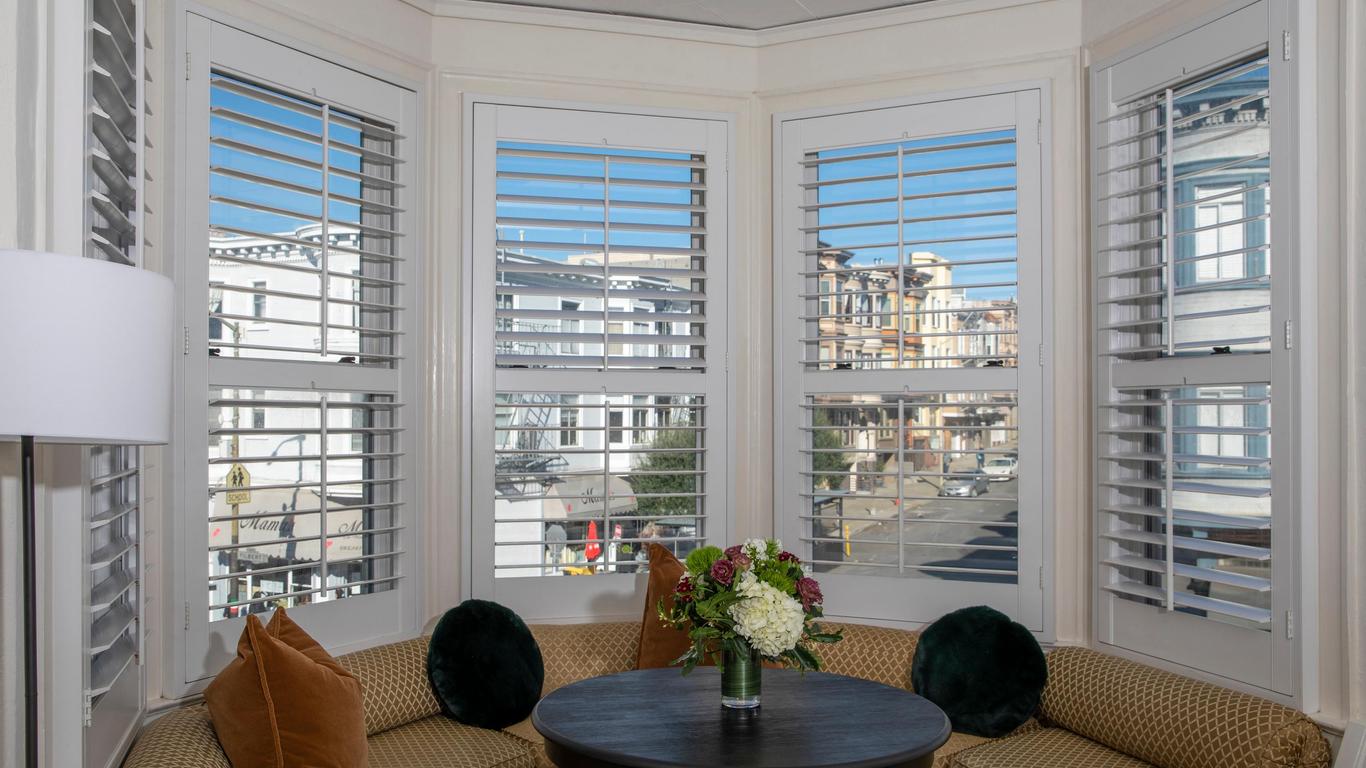 واشنطن سكوير إن