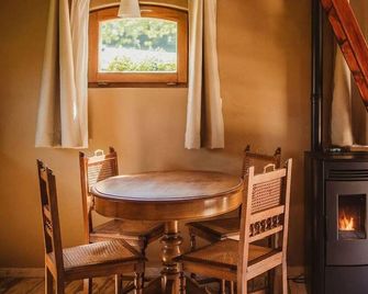 La Bushaye - Cottage Le Studio - Aubel - Comedor