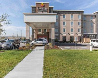 Comfort Inn & Suites Airport North - Calgary - Toà nhà