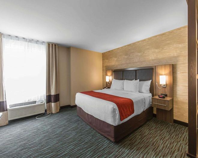 Comfort Inn Suites Airport North C 94 C 1 0 3 Calgary