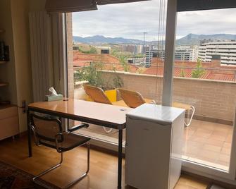 Studio with terrace and garden - بنبلونة - شرفة