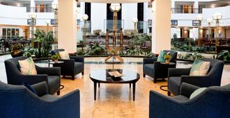 Embassy Suites by Hilton Portland Airport - Portland - Sala de estar