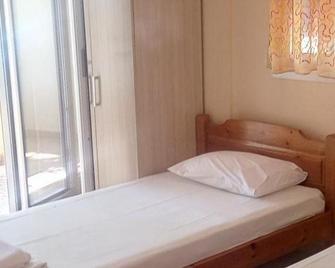 Hotel Giorgio - Kallithea - Schlafzimmer