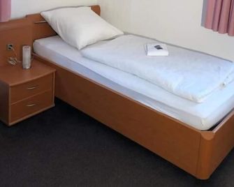 Hotel Mivano Lehrte - Lehrte - Bedroom