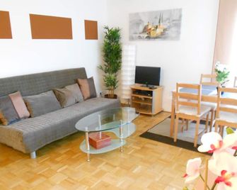 Apartments Hofgarten - Regensburg - Living room