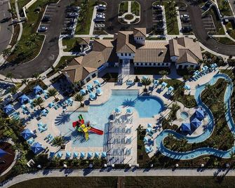 Spacious Villa at Windsor at Westside - Sleeps 12 - Poinciana - Piscina