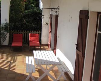 Apartment with covered terrace and independent garden in Saint Jean de Luz - Saint-Jean-de-Luz - Balkon