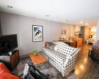 Cozy Lakeside Apartment - 5 Min Walk to Downtown! - Schroon Lake - Living room