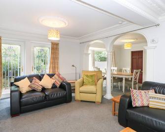Bridgedown House - Richmond - Living room
