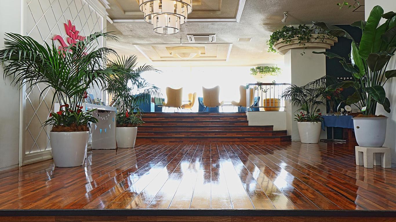 Sayan Terrace Hotel & Resort