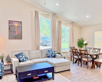 Family-Friendly 2-bedroom house with AC, WiFi near Yosemite Valley - Mariposa - Salon