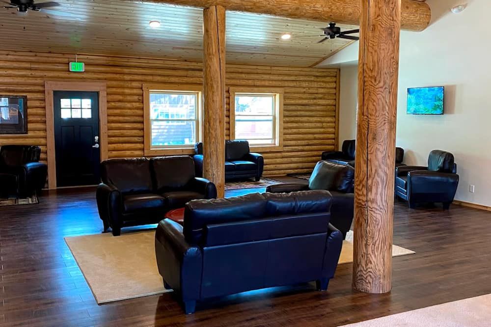 Cabin Village - Island Park - Salon
