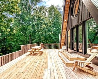 The Black Aframe - Hot Tub And Mountain Views - Haymarket - Balcony