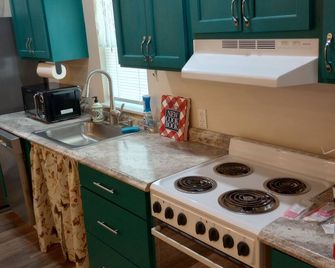 Cute 2-bedroom house. WiFi & handicapped accessible near all Hosp. and colleges. - Temple - Kitchen