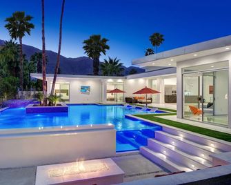 Brand New Palm Springs Luxury Dream Resort Pool, 5BE 5.5 BA, walk to downtown PS - Palm Springs - Piscina
