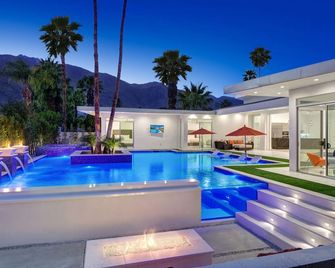 Brand New Palm Springs Luxury Dream Resort Pool, 5BE 5.5 BA, walk to downtown PS - פאלם ספירנגס - בריכה