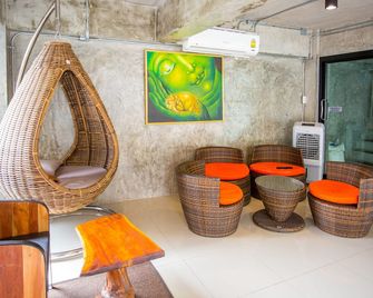 Triple B Boutique Residence - Si Racha