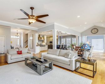 Windward Cove - Grasonville - Living room
