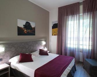 Hotel Salus - Medesano - Bedroom