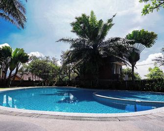 Tripletree Ciptaningati Culture Hotel - Batu - Piscina