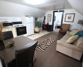 Newly Renovated, Completely Furnished Cozy Attic Apartment - Augusta - Living room