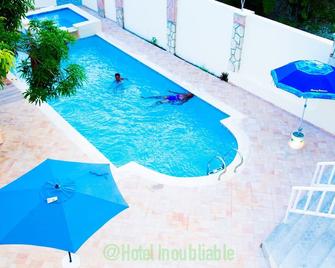 Hotel Inoubliable - Cotterelle - Pool