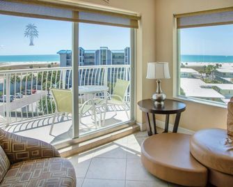 Crystal Palms Beach Resort - Treasure Island - Balkon
