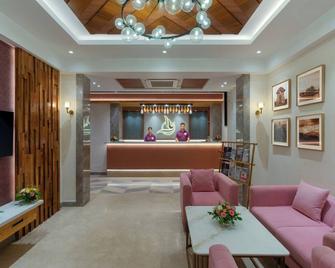 Cozzet Victoria Hotel - Bhubaneswar - Front desk