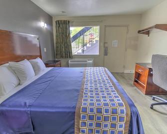 Budget Lodge - Chesapeake - Bedroom